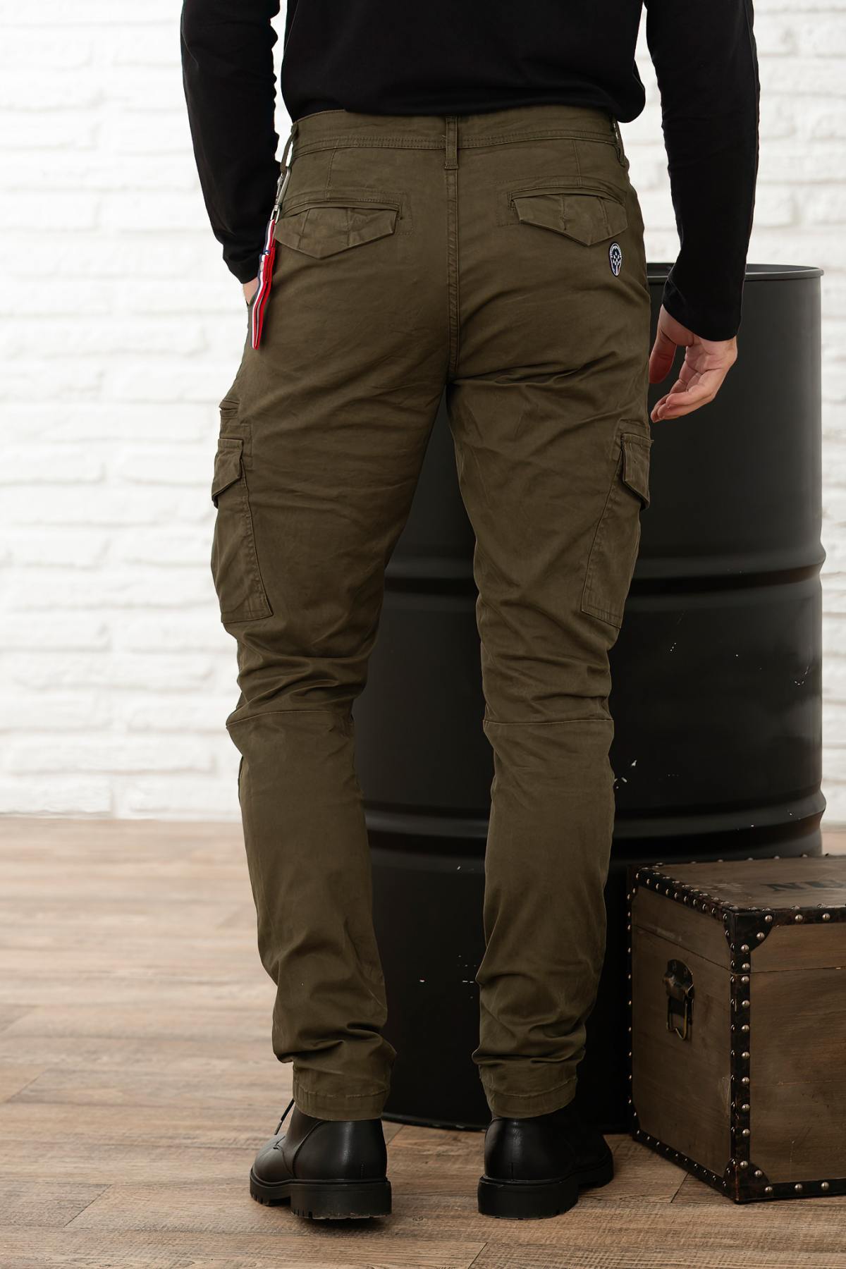 Khaki cotton cargo pants with patches - Image n°3