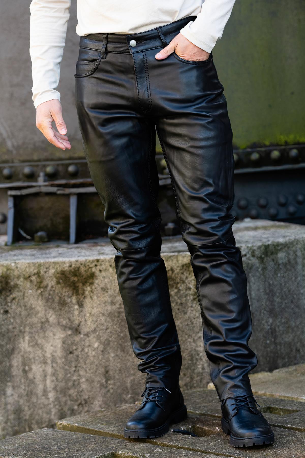 Black leather pants for men - Image n°1