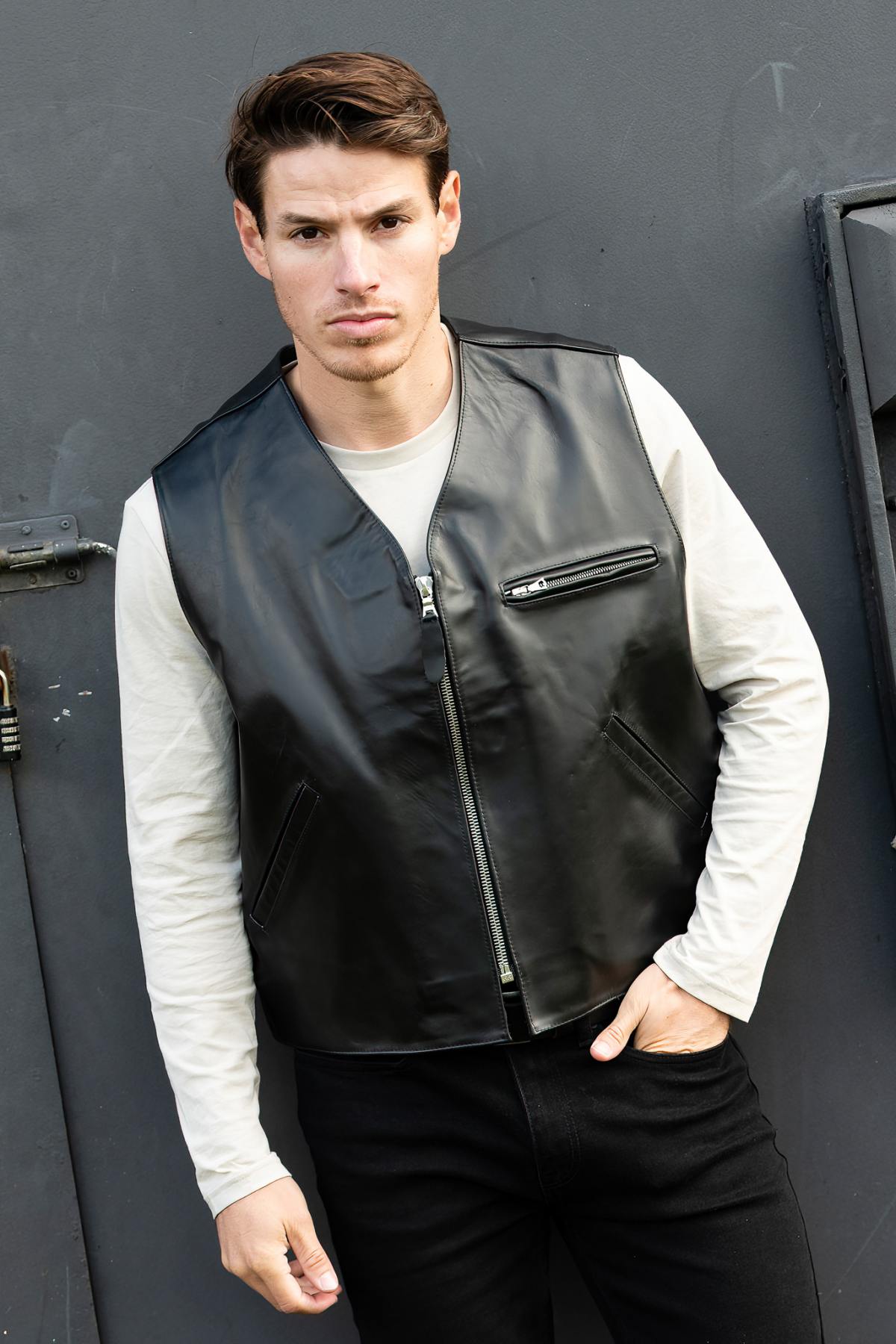 Black horse leather biker vest - Image n°1