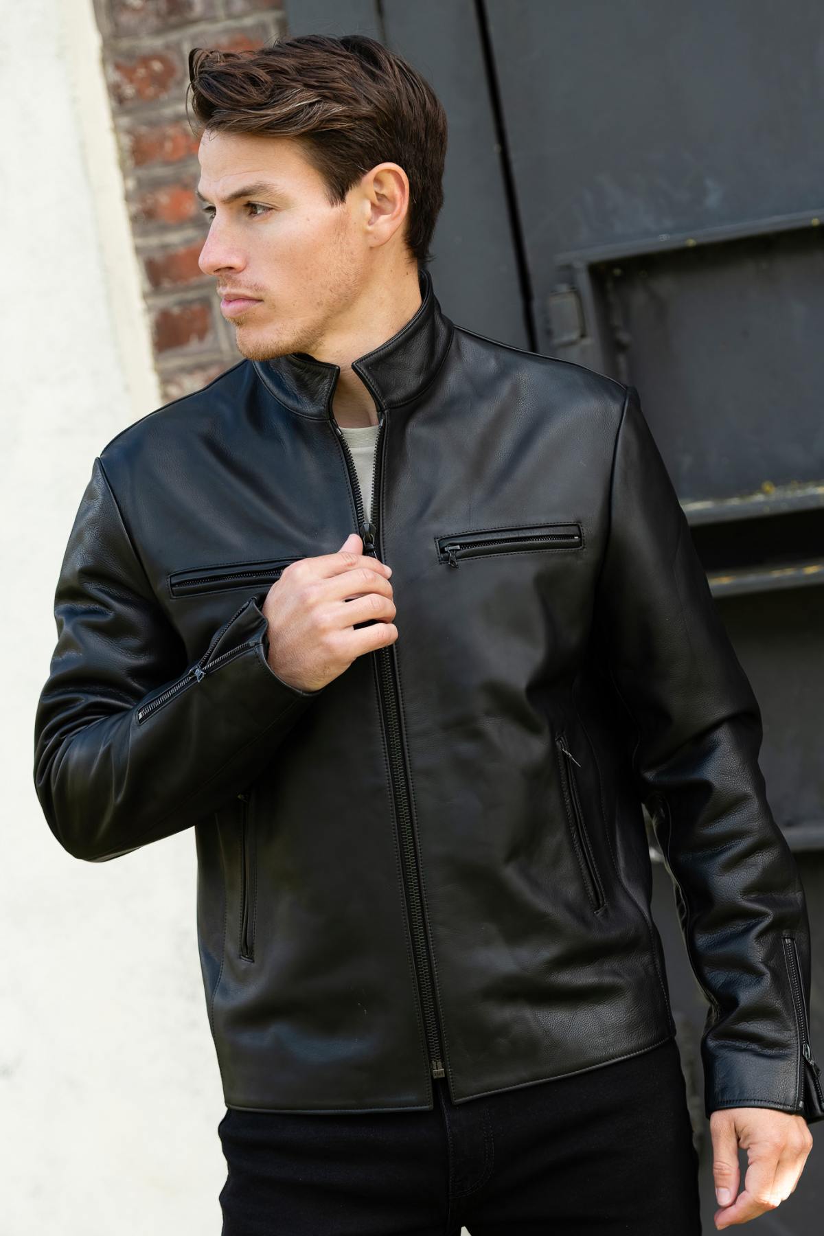 Sleek full black biker leather jacket - Image n°5