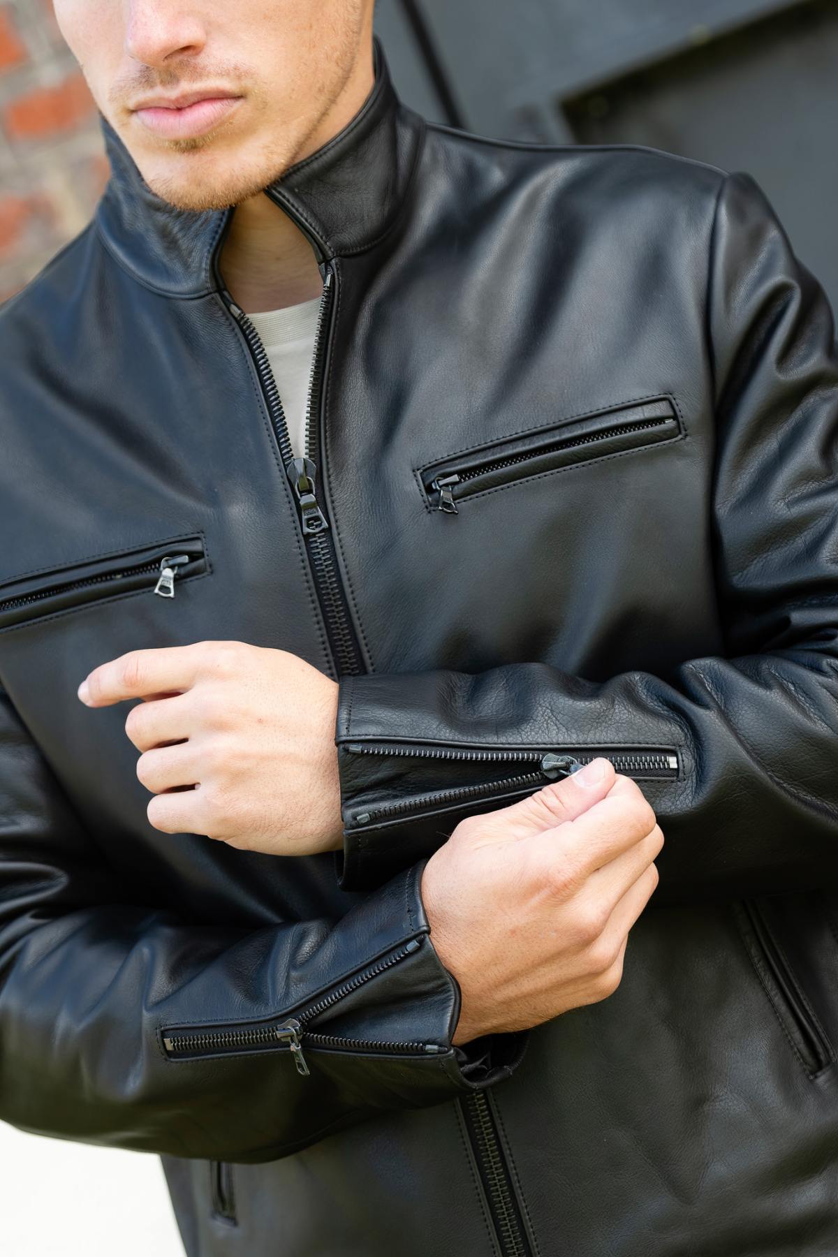 Sleek full black biker leather jacket - Image n°3