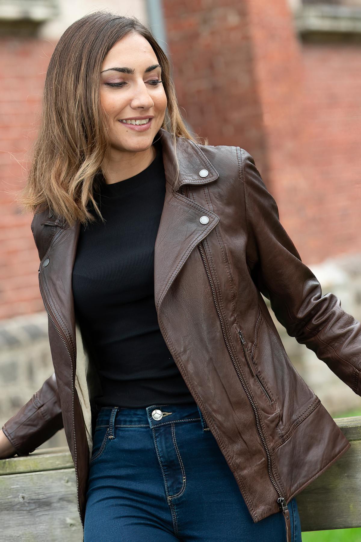 Brown vegetable tanned leather jacket with asymmetrical collar - Image n°1