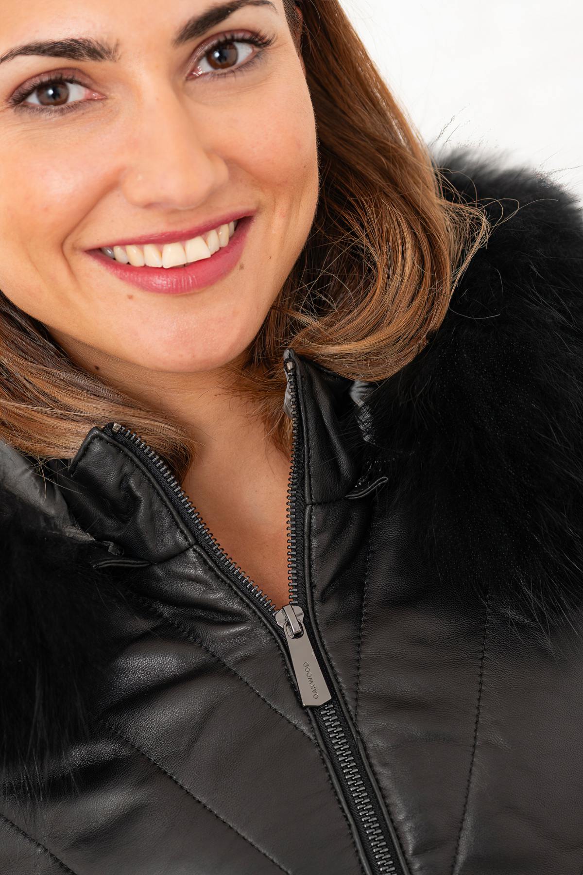 Chic leather down jacket with real fur hood - Image n°7