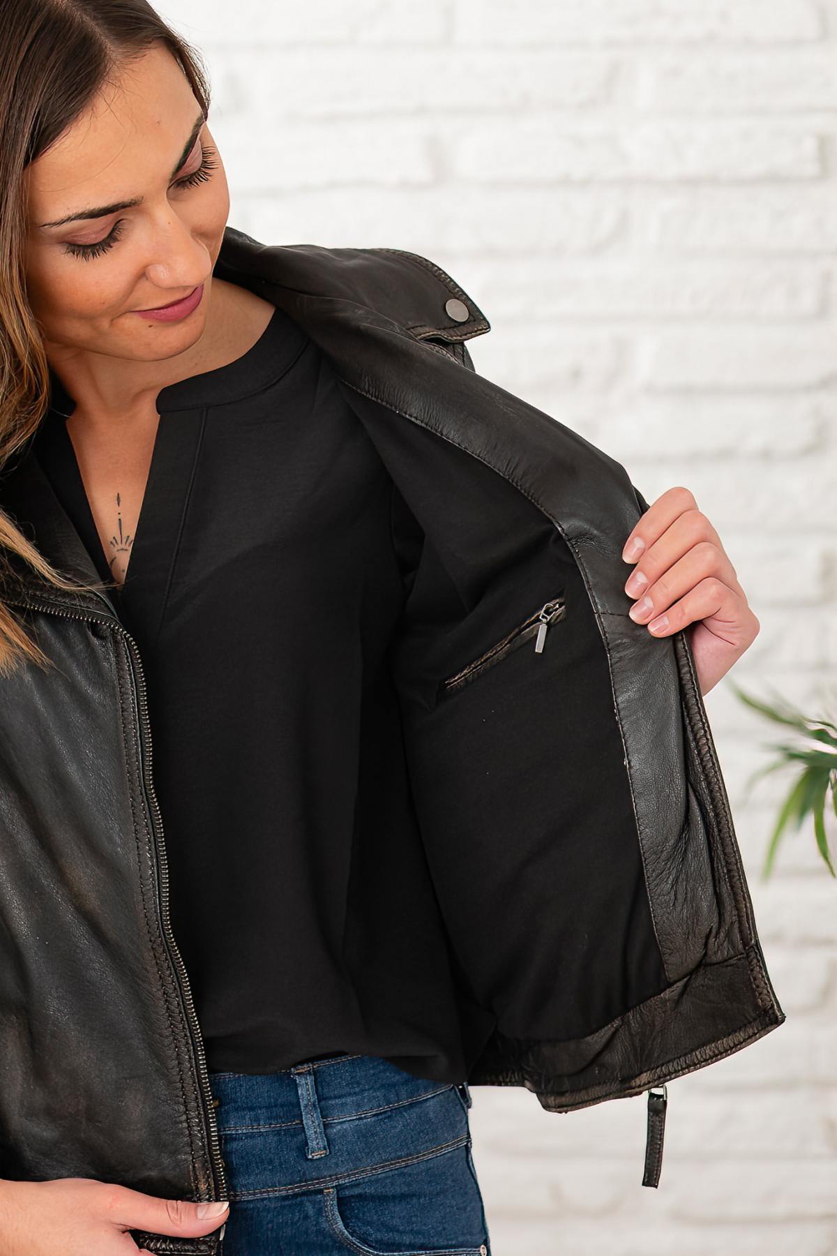 Women's brown leather jacket with distressed look and asymmetrical collar - Image n°7