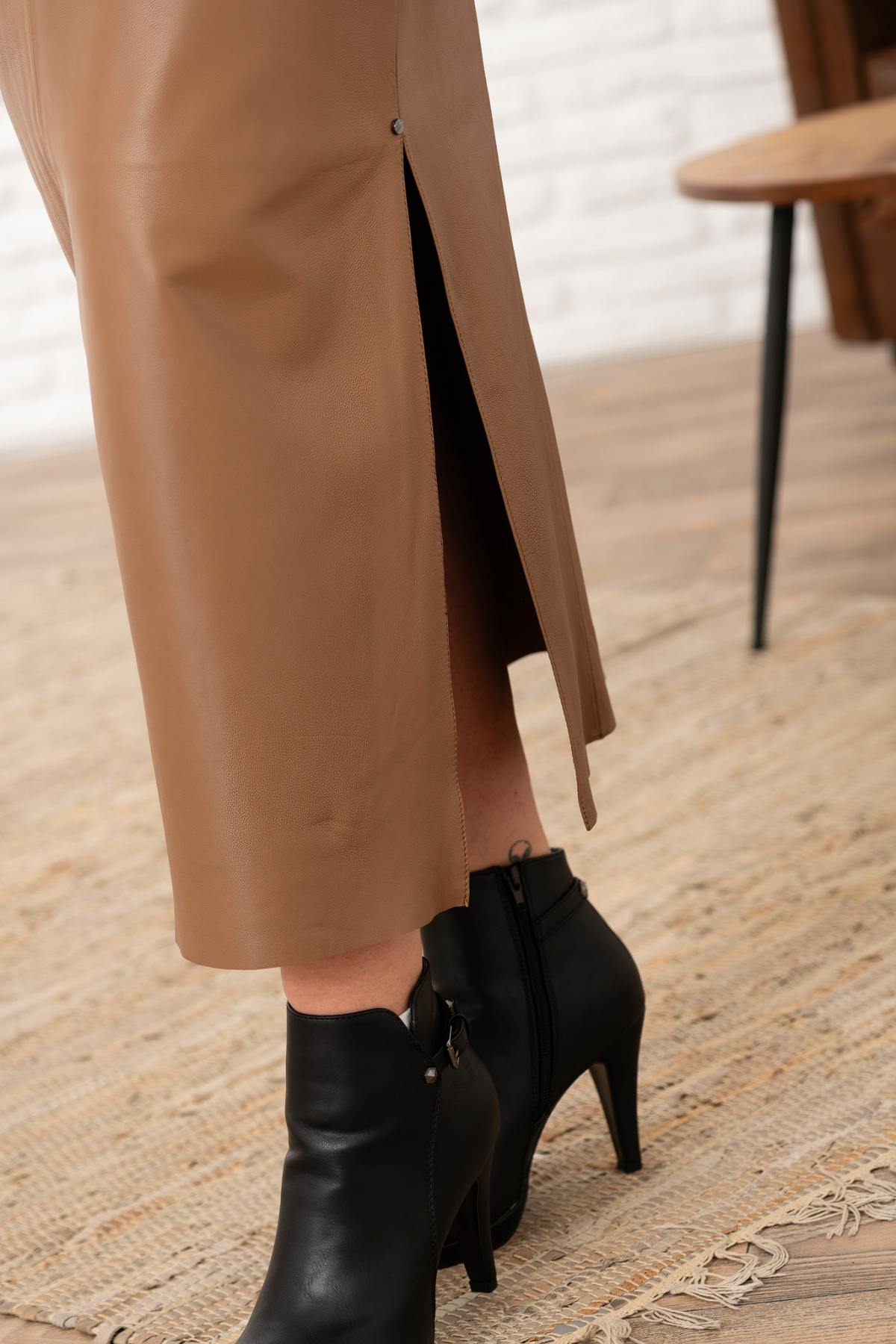 Long coffee-colored leather skirt - Image n°6