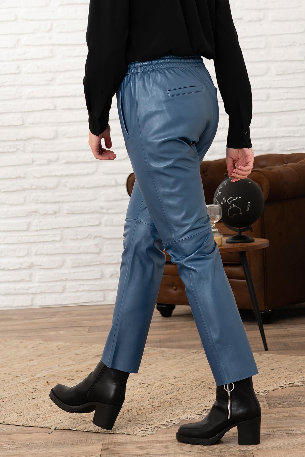 Indigo leather jogpants with metallic effect - Image n°2