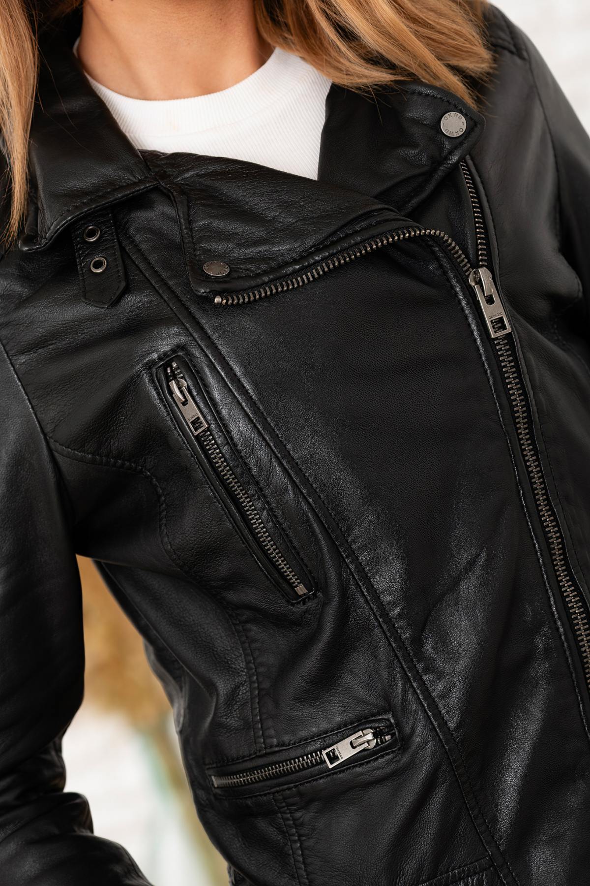 Black asymmetrical collar leather jacket for women - Image n°3