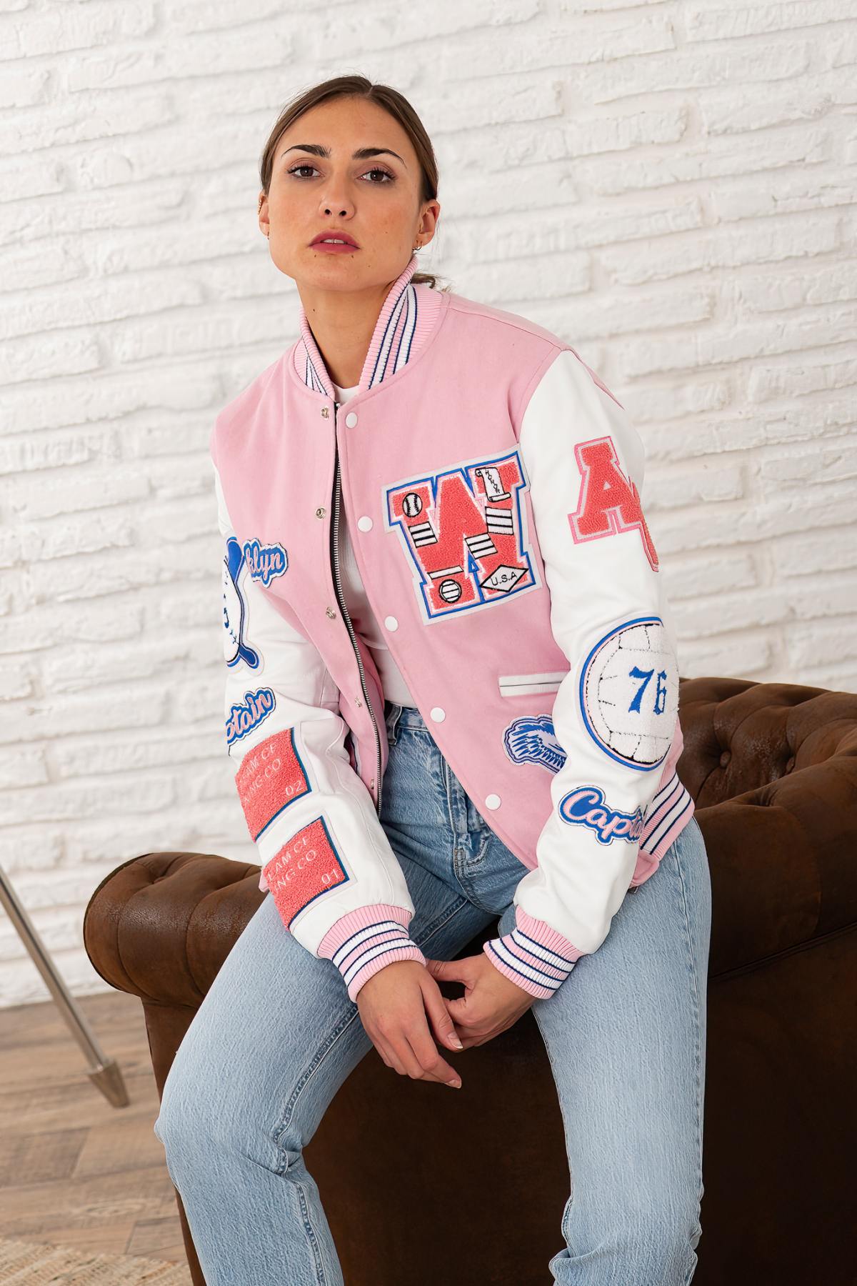 Pink and white varsity teddy with patches - Image n°1