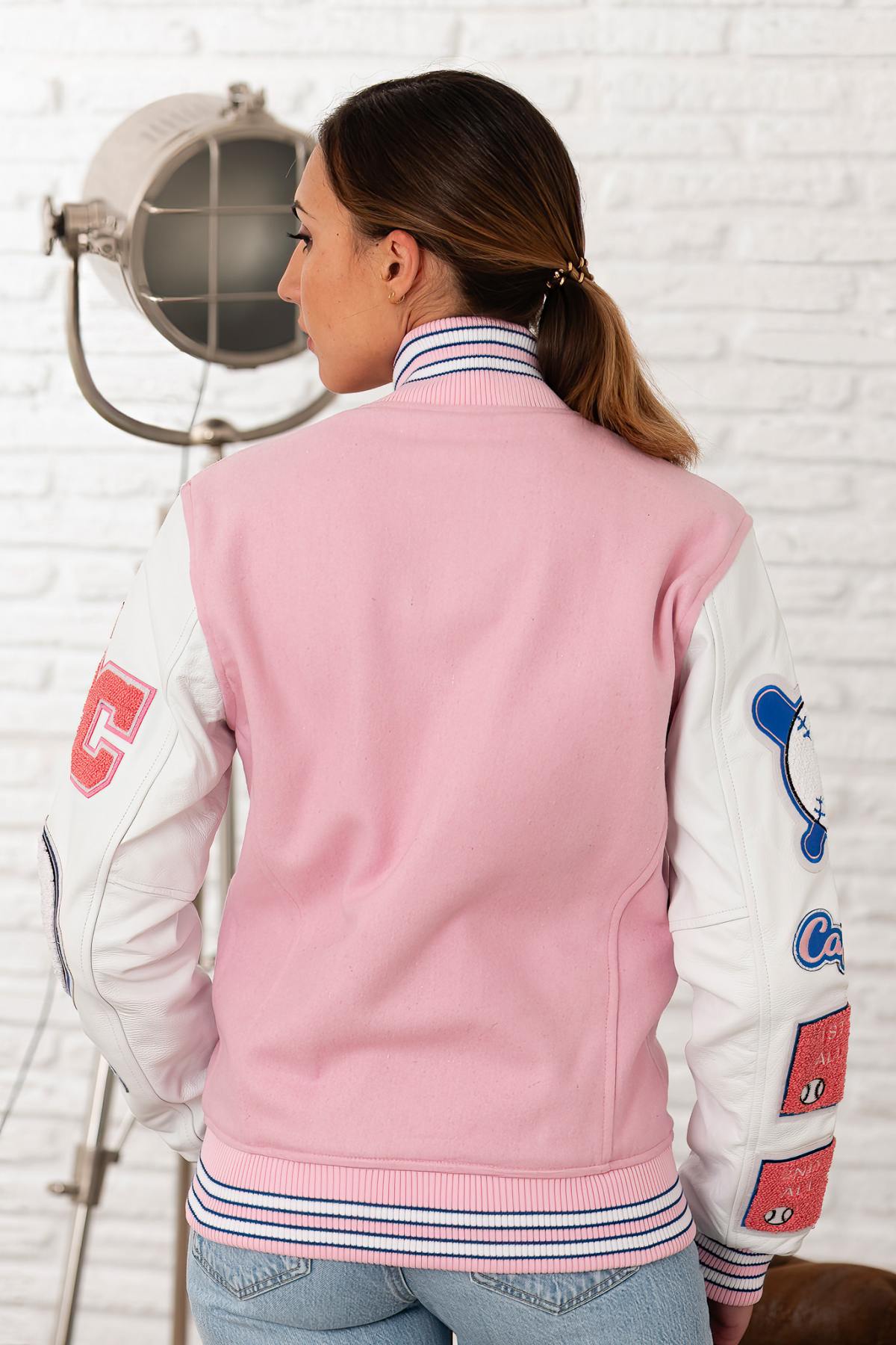 Pink and white varsity teddy with patches - Image n°6