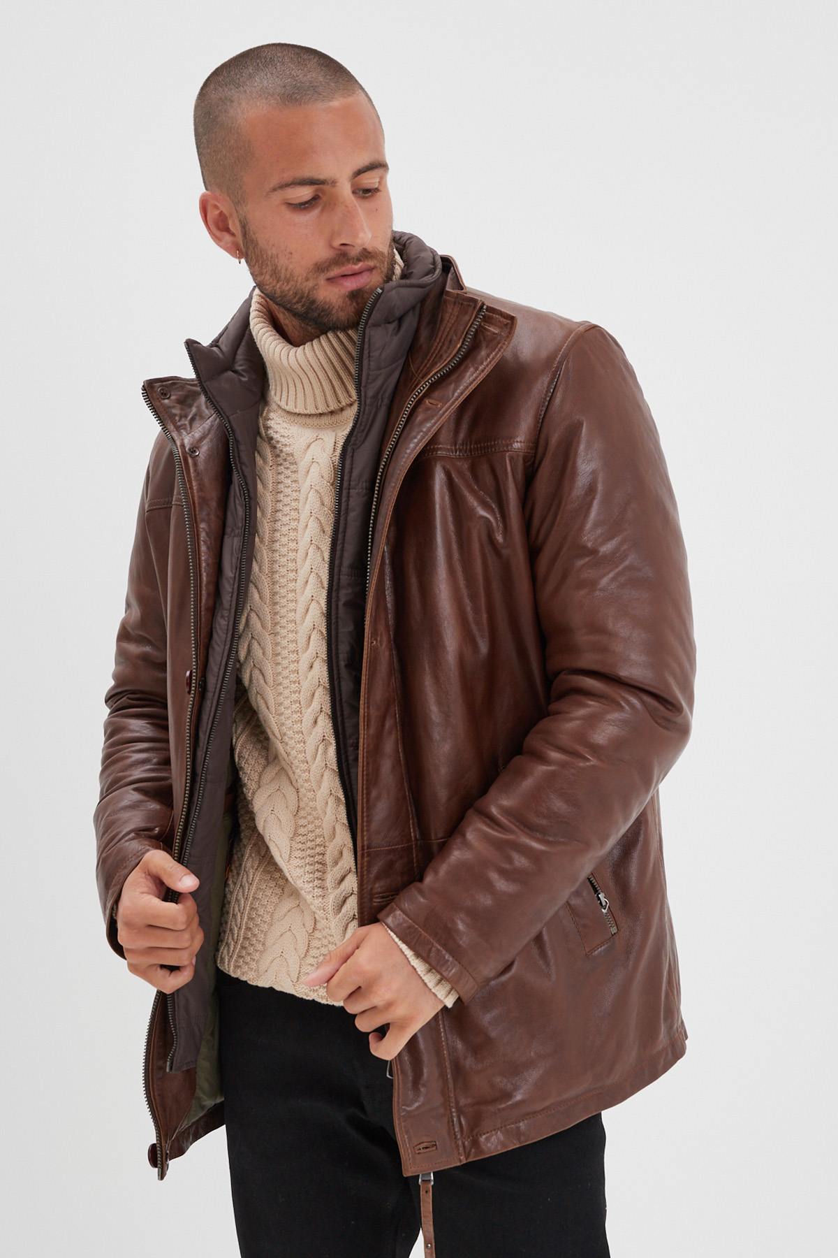 Mid-length bison-colored leather jacket with quilted facing - Image n°1