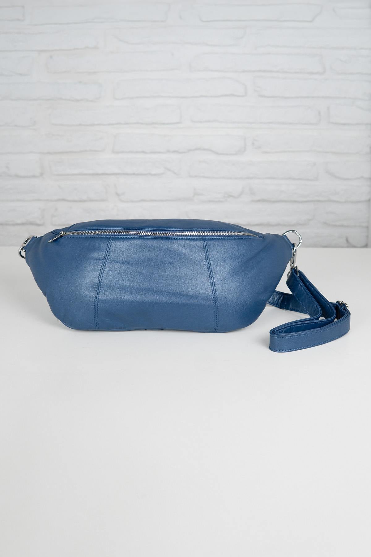 Indigo blue leather fanny pack with metallic effect - Image n°1