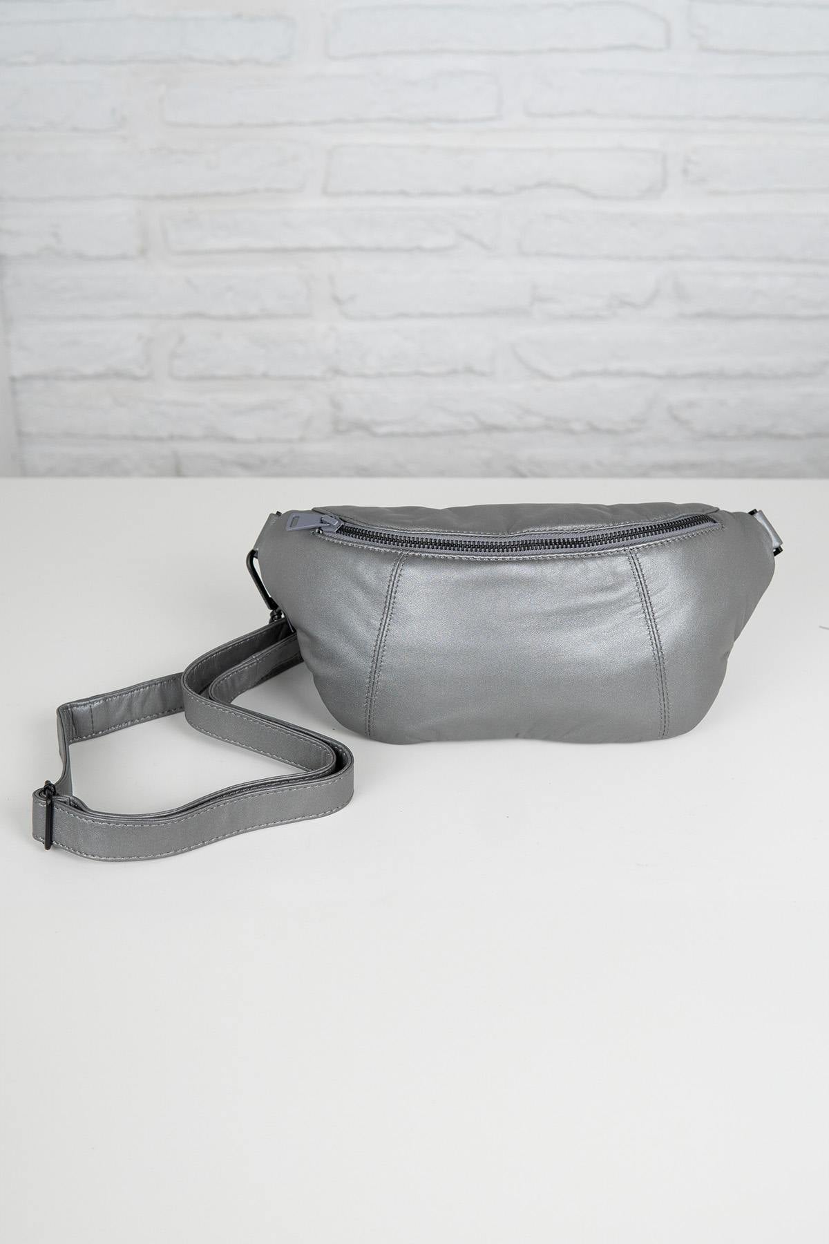 Anthracite leather shoulder bag with metallic effect - Image n°1