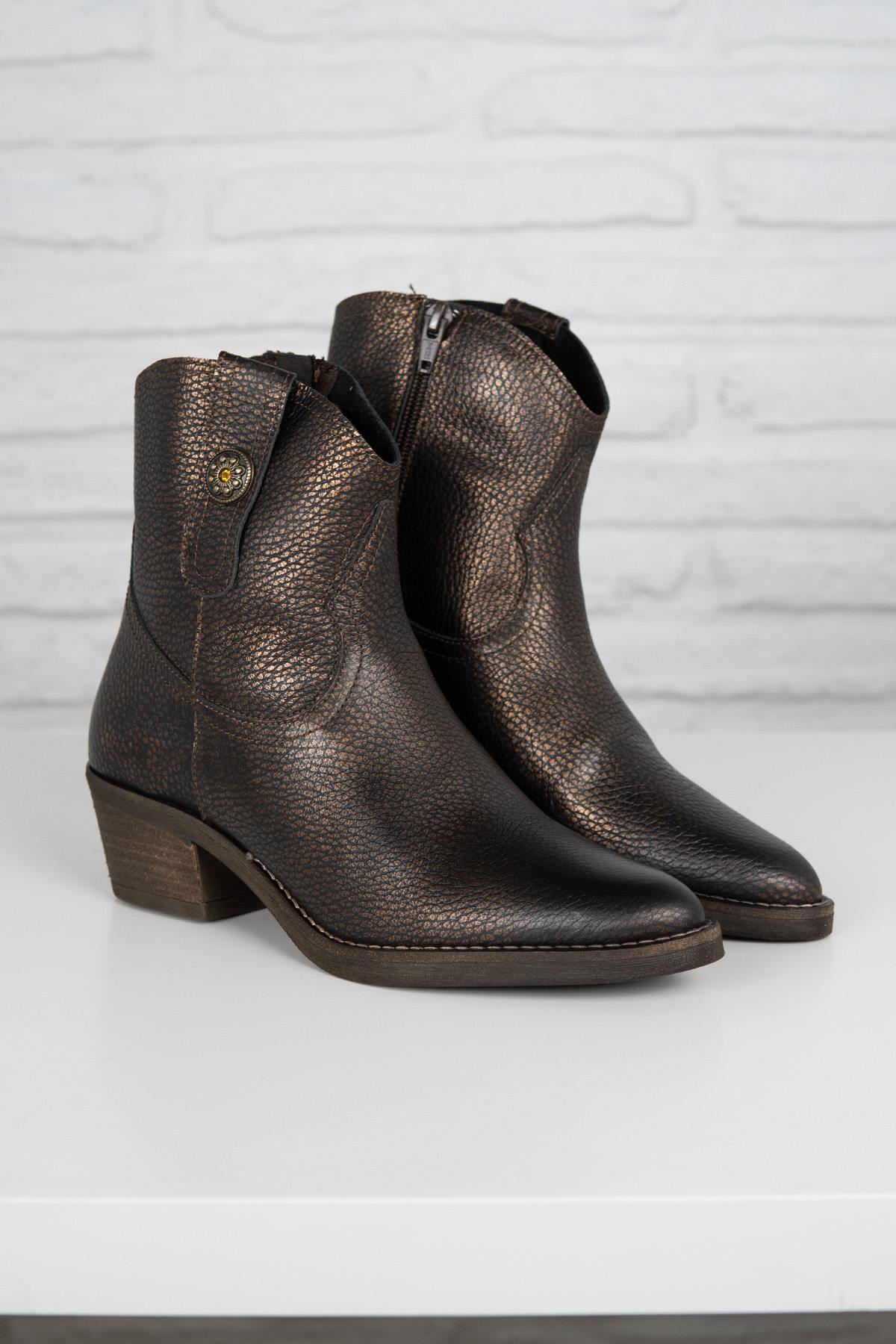 Chocolate colored leather ankle boots - Image n°1