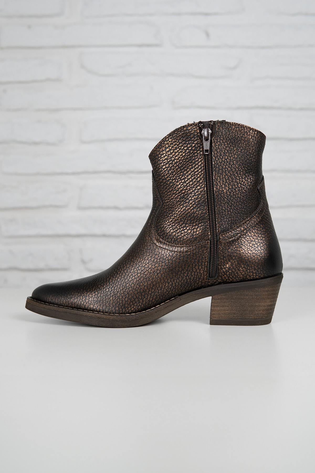 Chocolate colored leather ankle boots - Image n°5