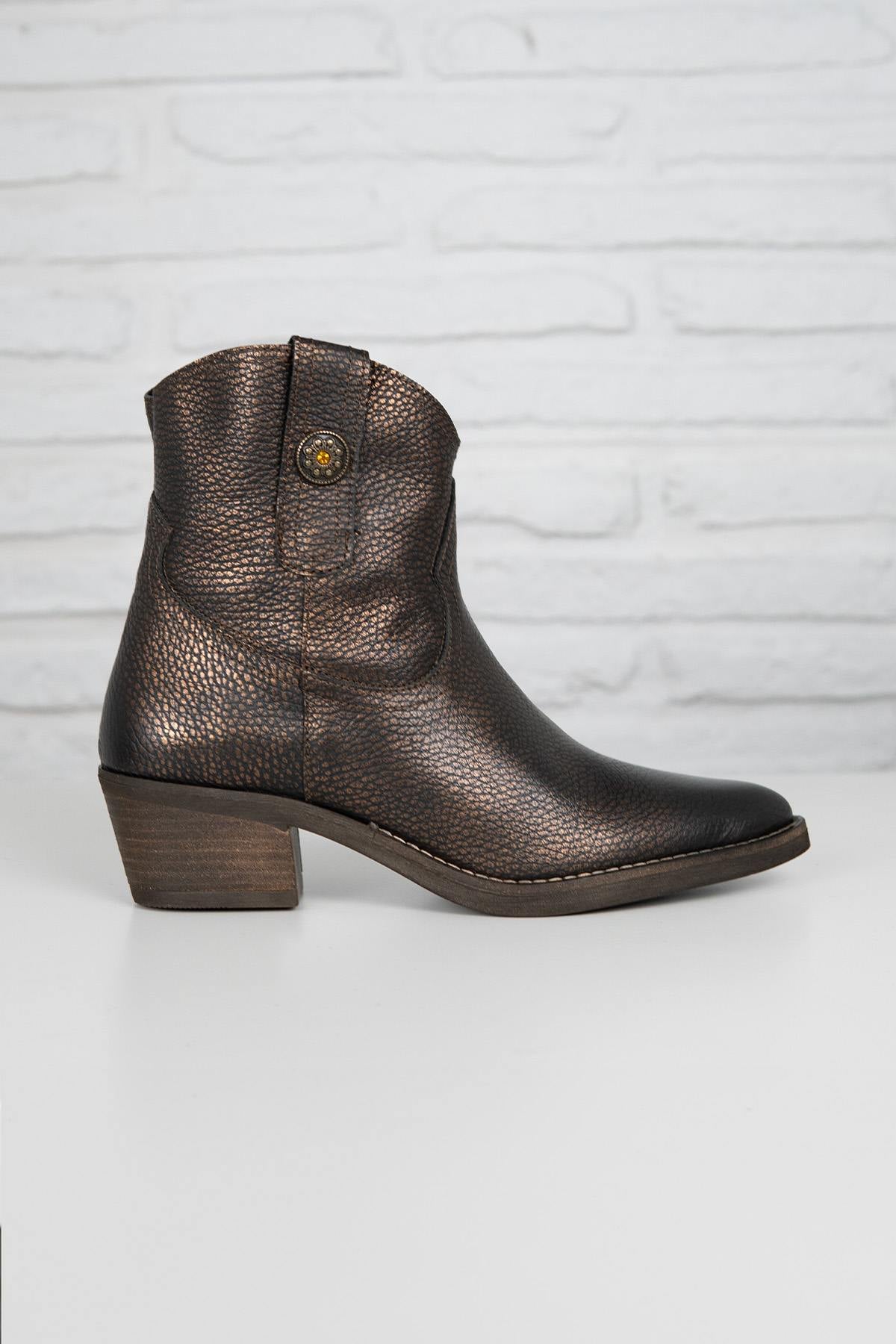 Chocolate colored leather ankle boots - Image n°2