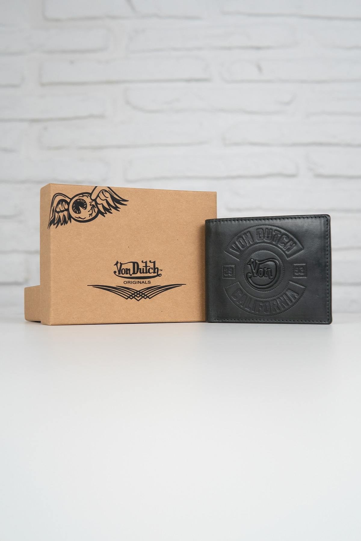 Black leather coin purse with embossed logo - Image n°1