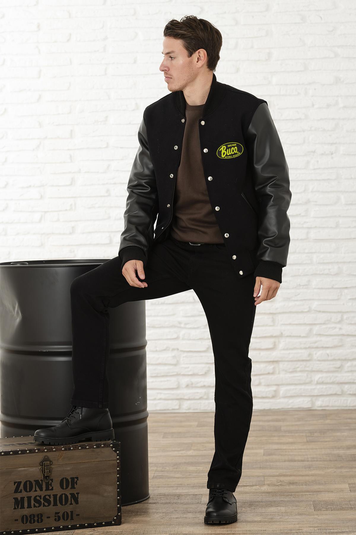 Black Teddy jacket with yellow logo - Image n°2