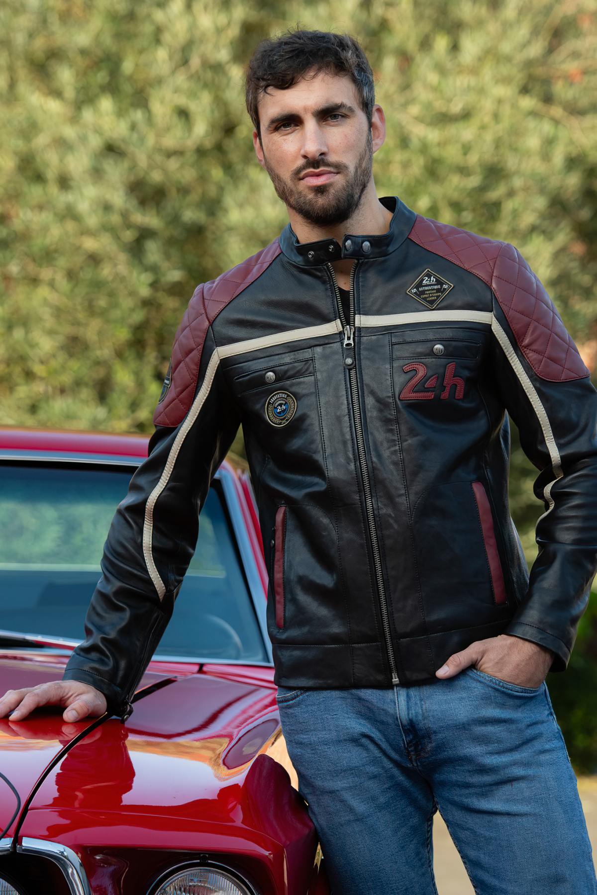 Black leather jacket with red inserts and quilted shoulders - Image n°3