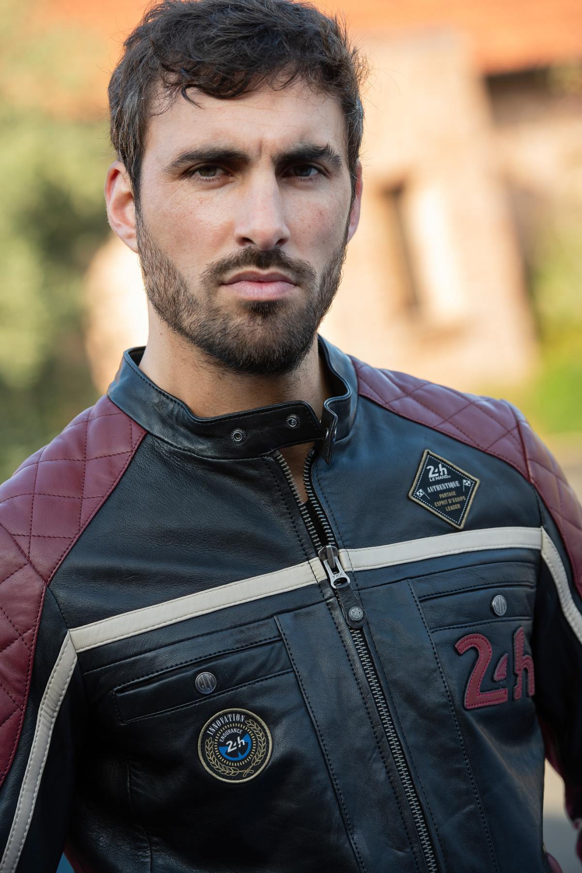 Black leather jacket with red inserts and quilted shoulders - Image n°6