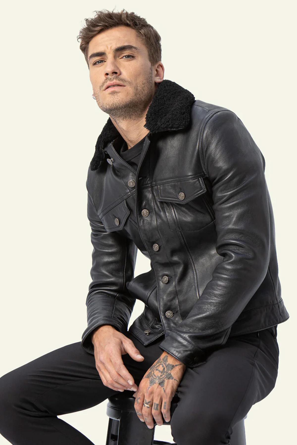 Black leather trucker jacket with removable fur collar - Image n°3