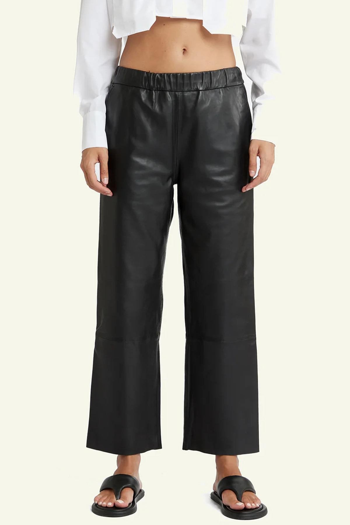 Soft and comfortable black leather pants - Image n°1