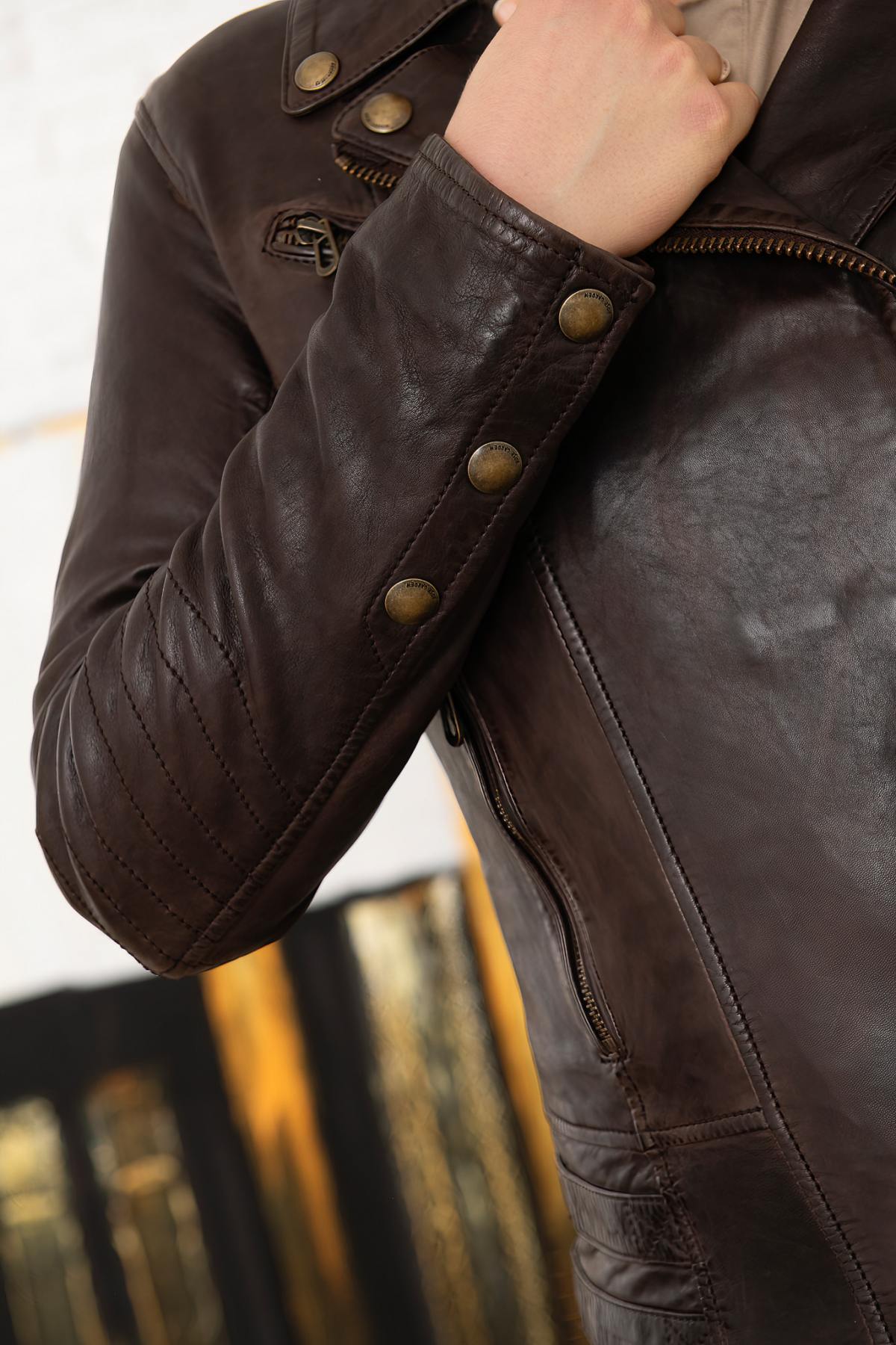 Dark brown leather biker jacket for women - Image n°3