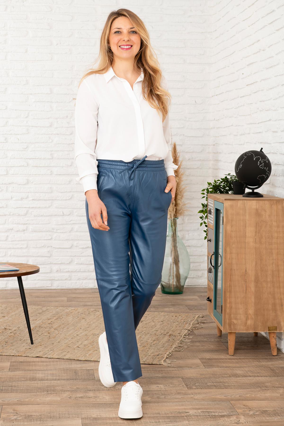 Indigo leather jogpants with metallic effect - Image n°2