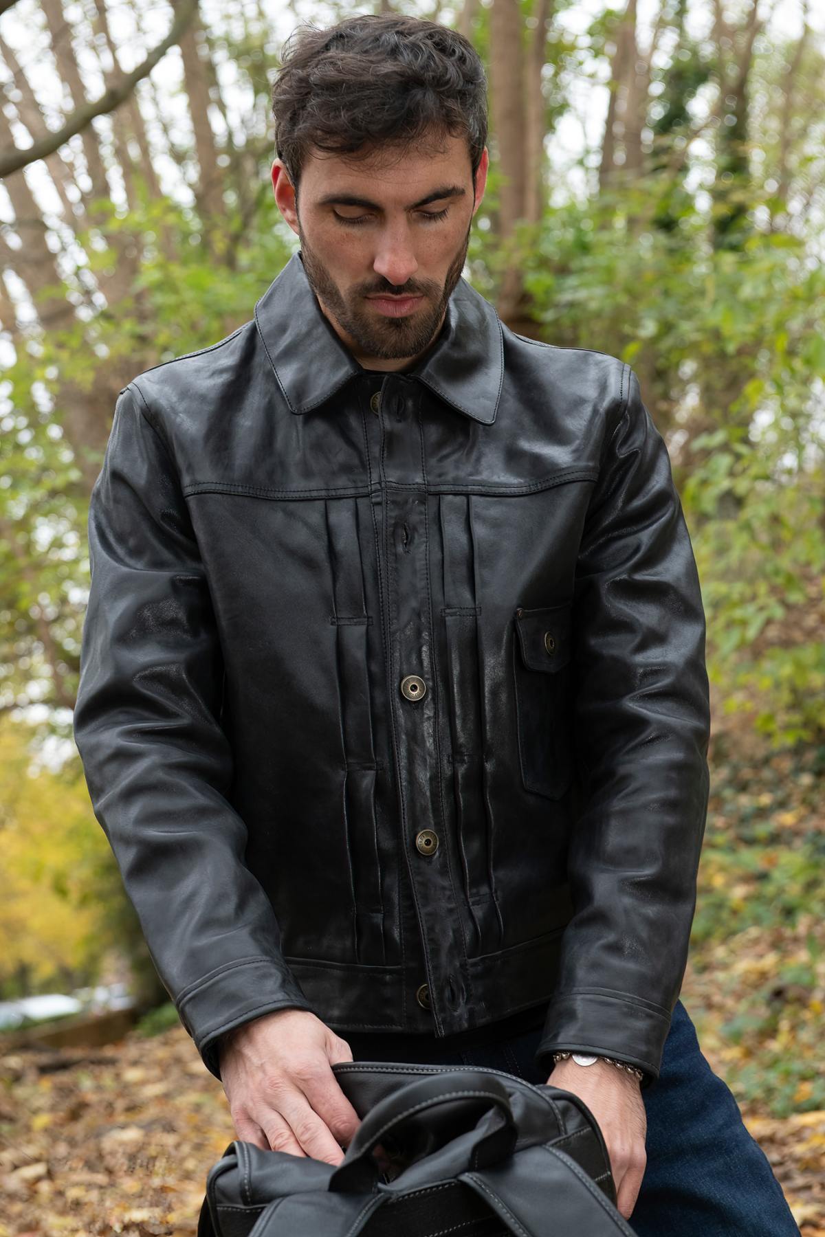 Thick black leather jacket with shirt collar - Image n°2