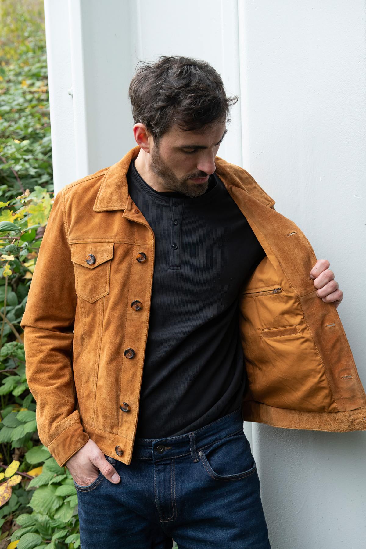 Cognac suede leather jacket inspired by the trucker denim jacket - Image n°5