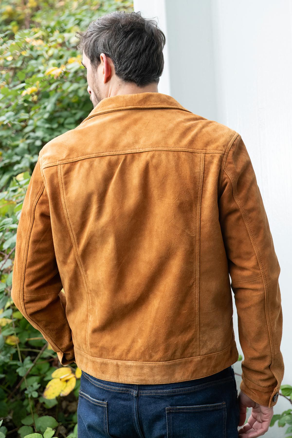 Cognac suede leather jacket inspired by the trucker denim jacket - Image n°4