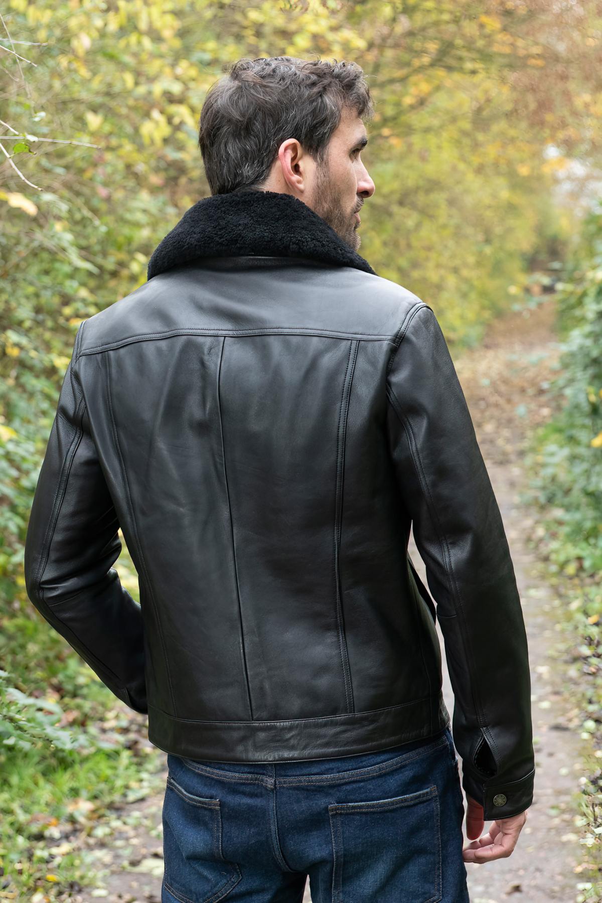 Black leather trucker jacket with removable fur collar - Image n°9