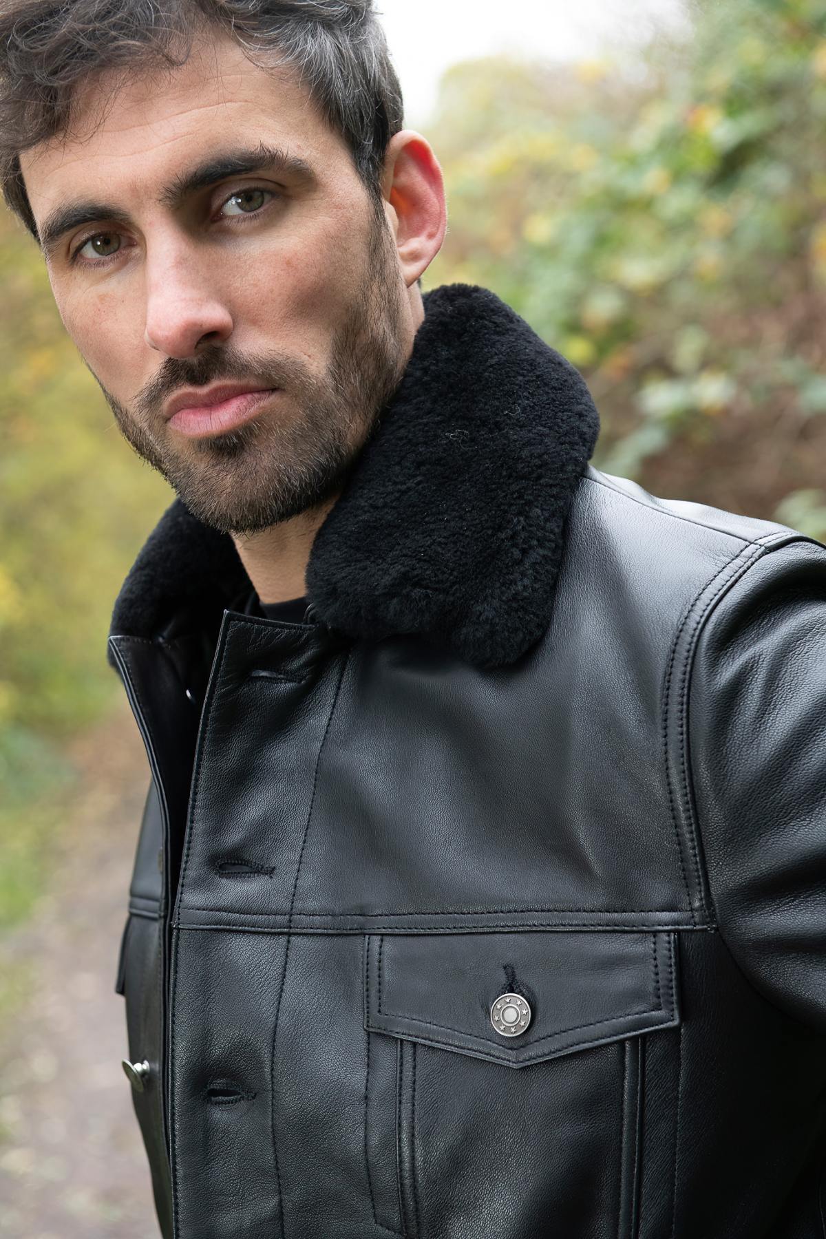 Black leather trucker jacket with removable fur collar - Image n°10