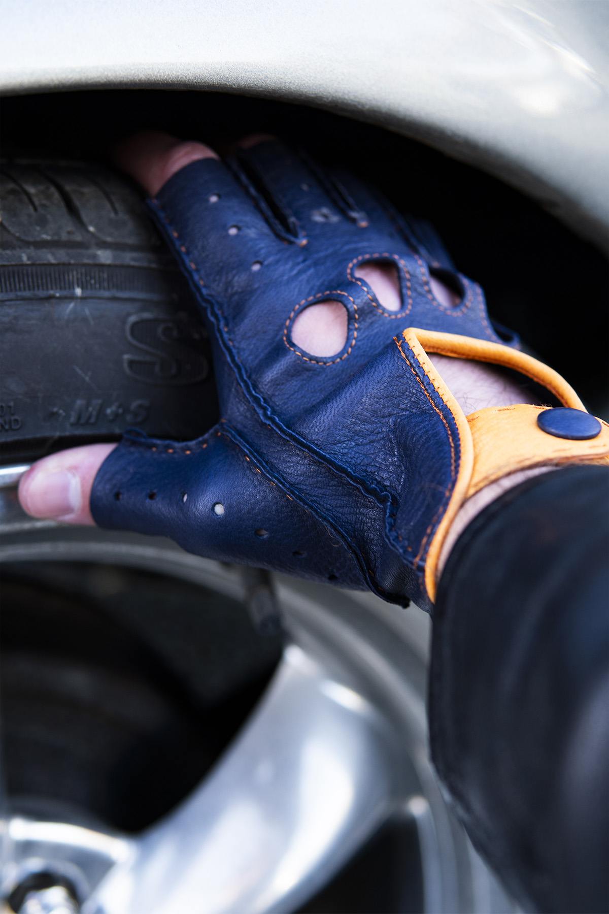 Deerskin Leather Driving Gloves Mittens Blue and Orange - Image n°1