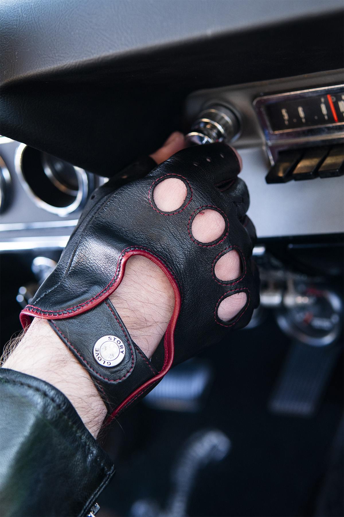 Black and red leather mitten driving gloves - Image n°1