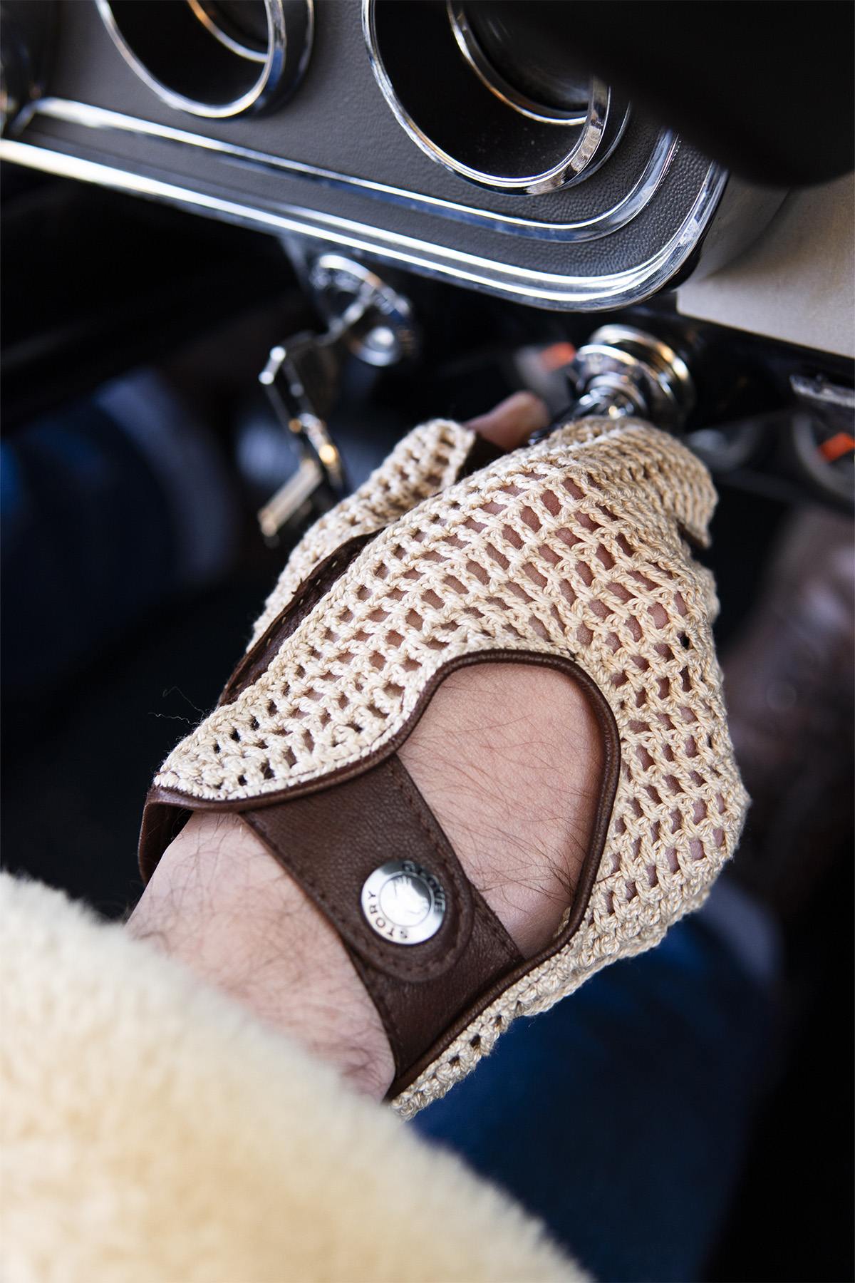 Cork-colored leather mitten driver gloves with cotton hooks - Image n°1