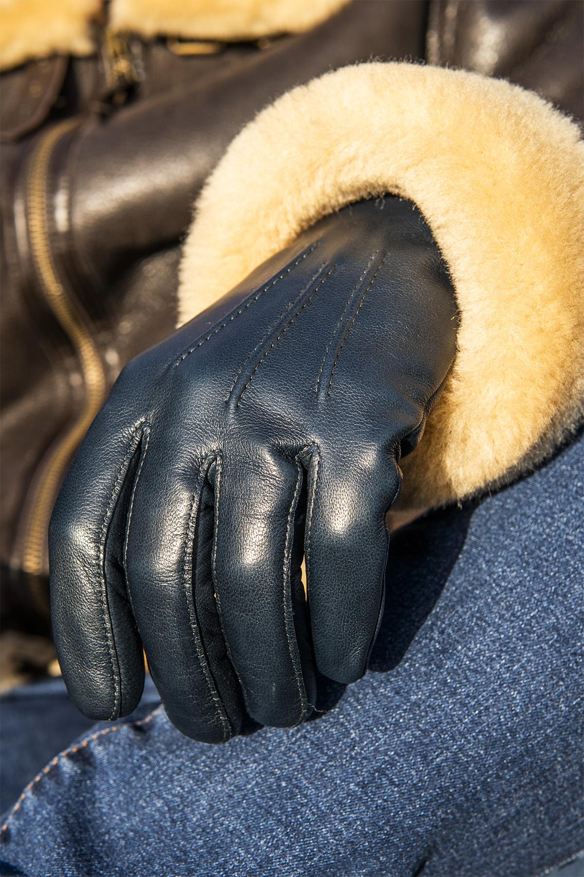 Men's silk-lined leather gloves with touch function in aluminium colour - Image n°1