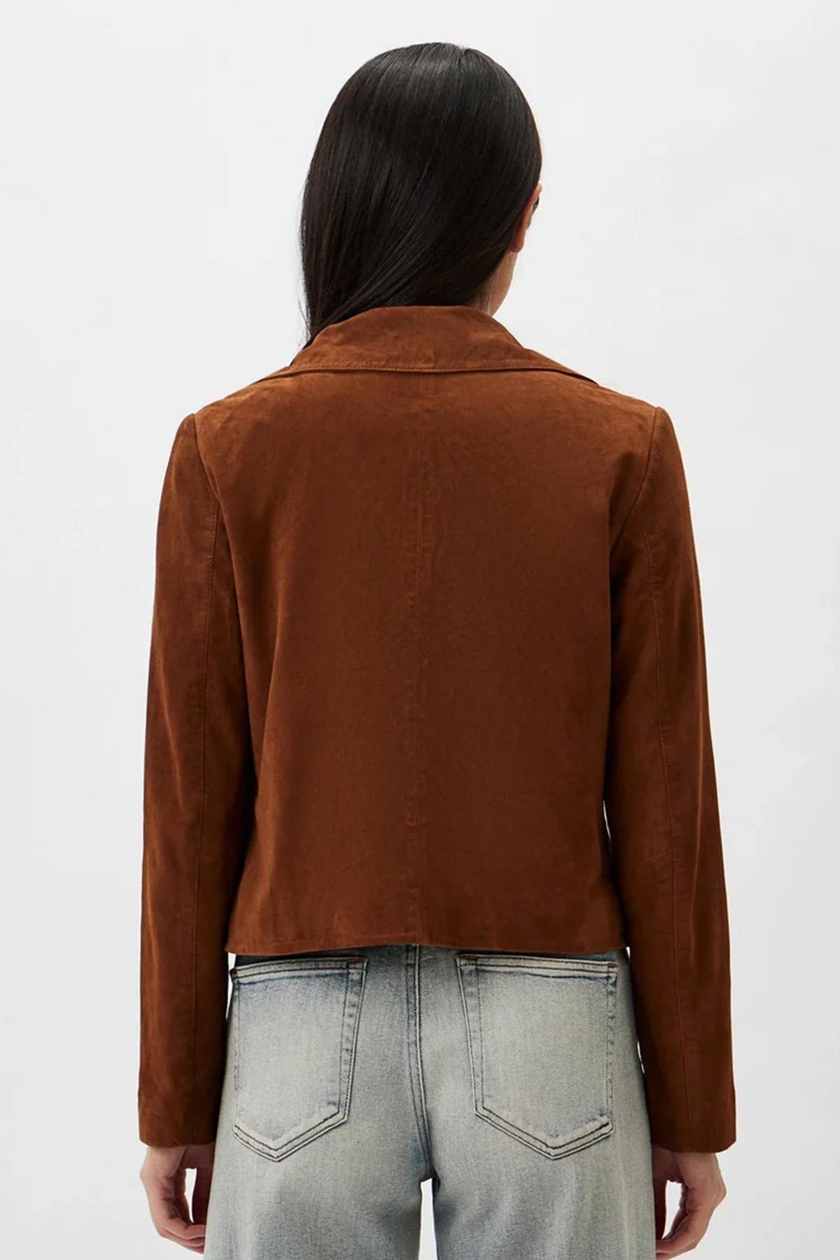 Suede leather jacket with shirt collar and buttons - Image n°3