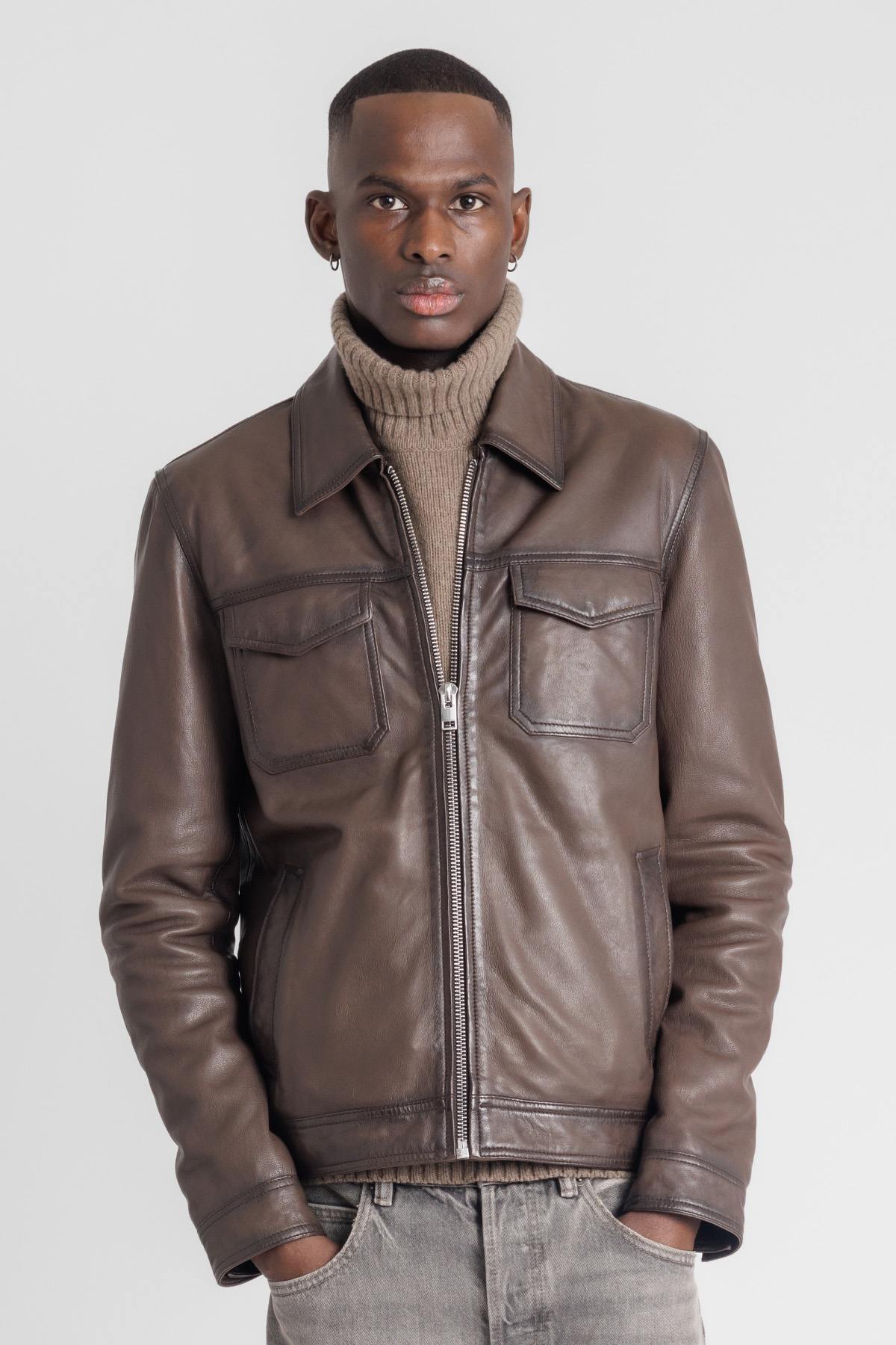 Mocha shirt collar leather jacket with two chest pockets - Image n°1