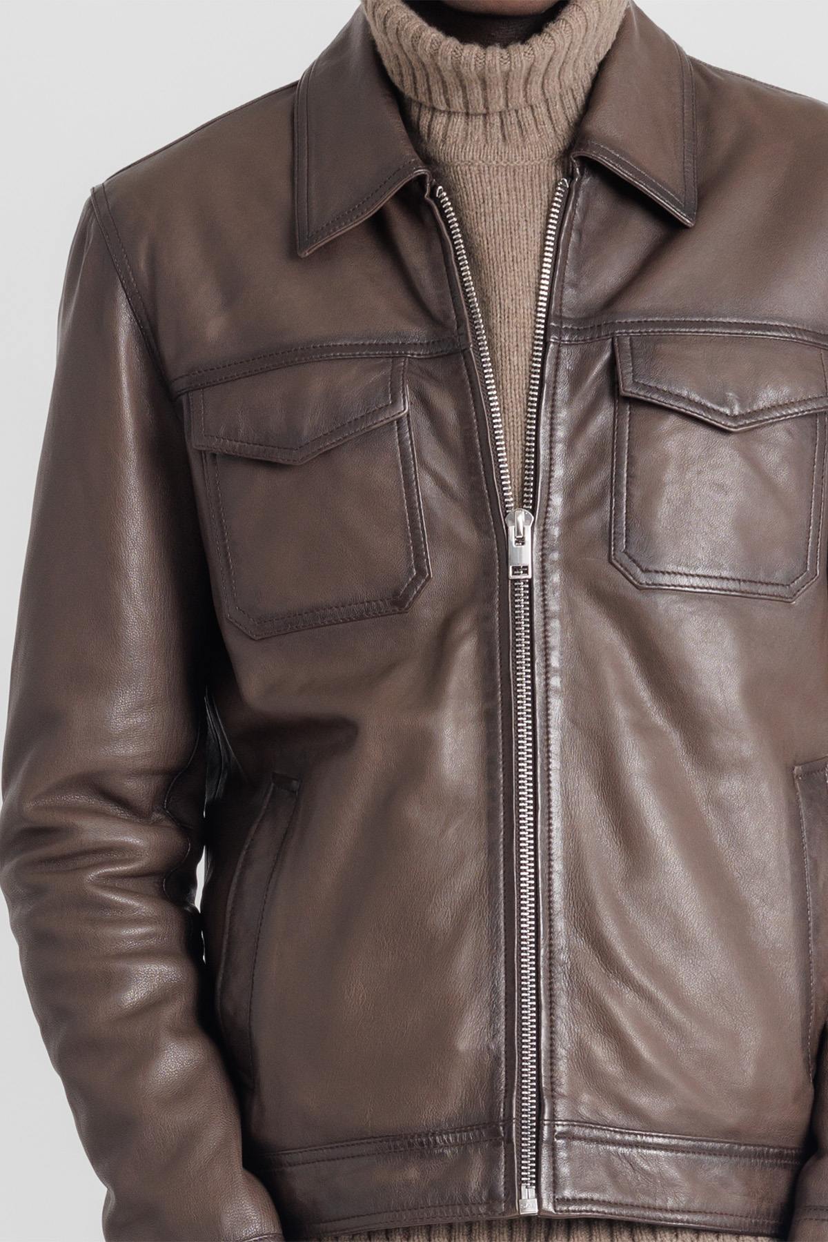 Mocha shirt collar leather jacket with two chest pockets - Image n°2