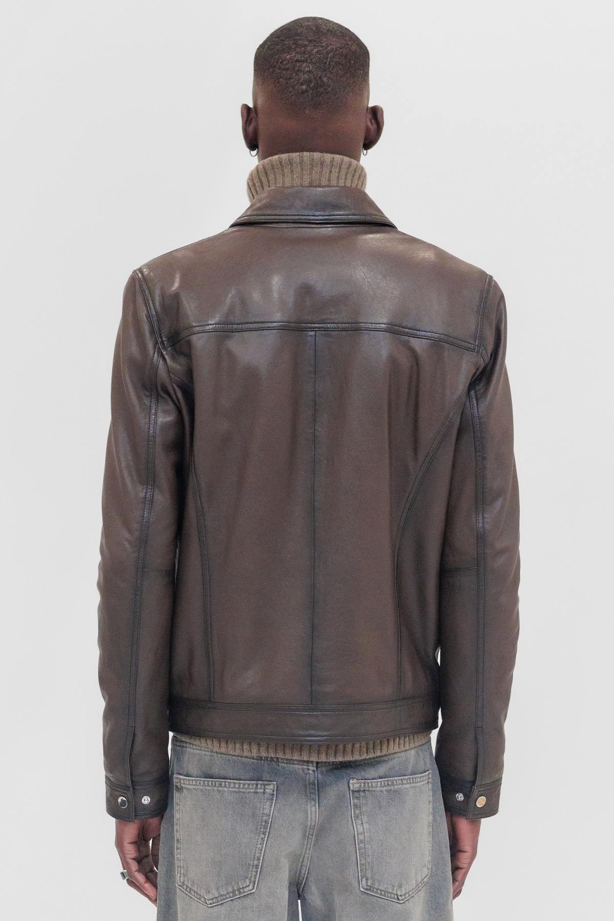 Mocha shirt collar leather jacket with two chest pockets - Image n°4