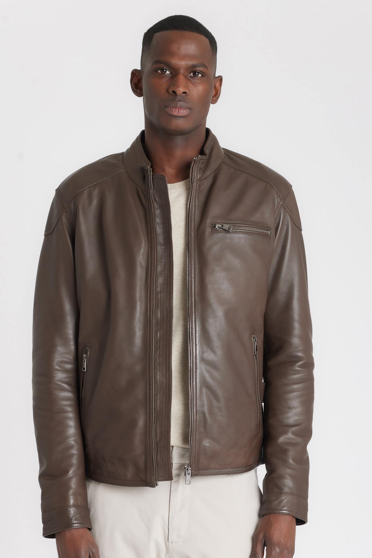 Leather jacket with removable hood in tech brown - Image n°4