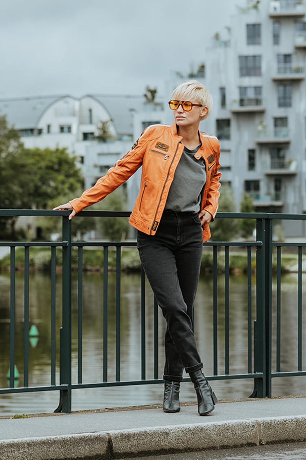 Orange racing leather jacket for women - Image n°2