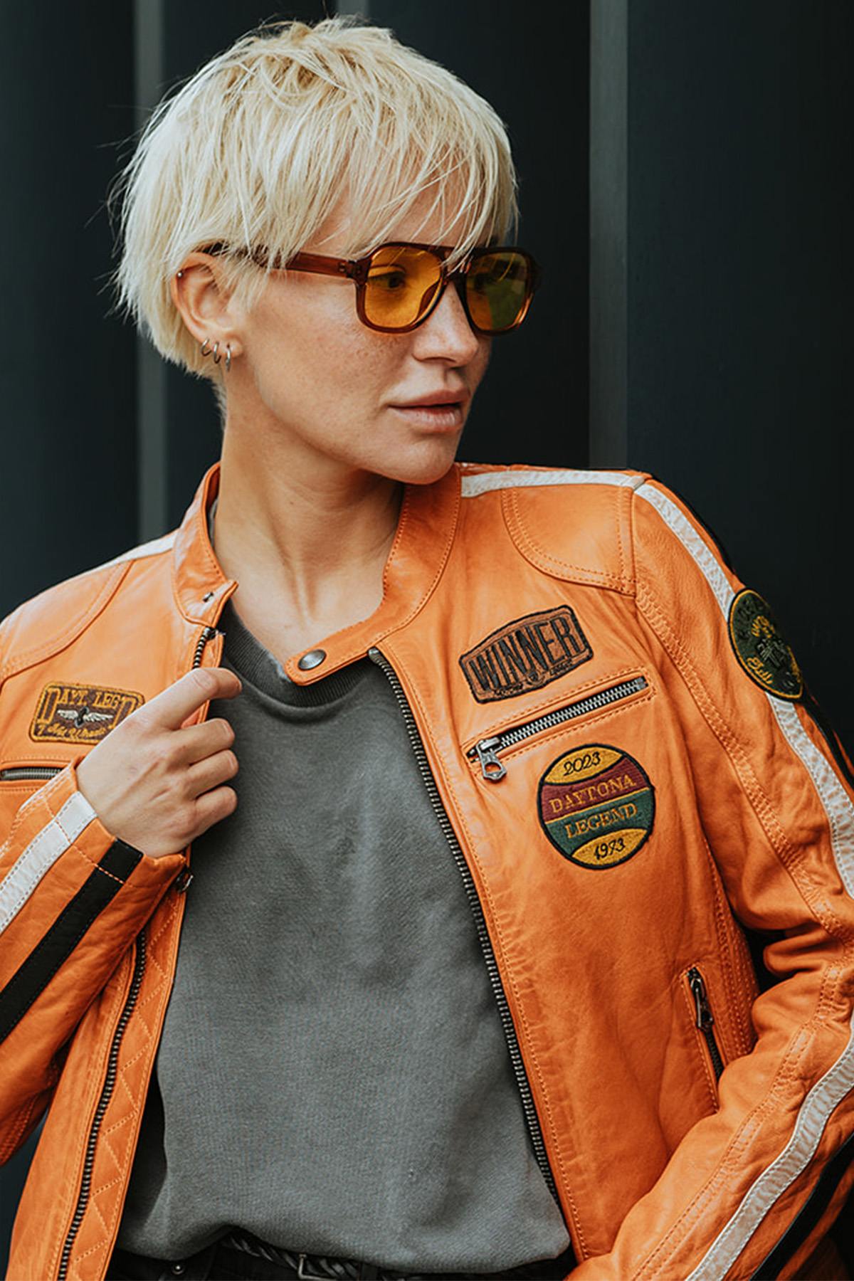 Orange racing leather jacket for women - Image n°3