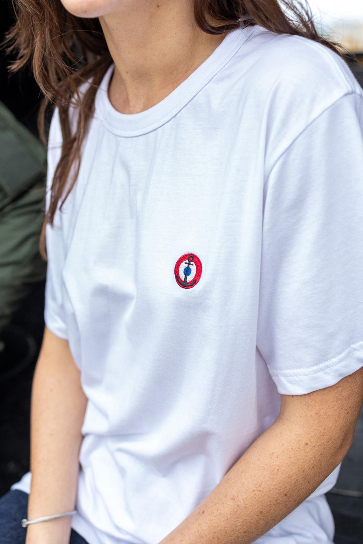 White cotton T-shirt with embroidered heart cockade - Image n°5