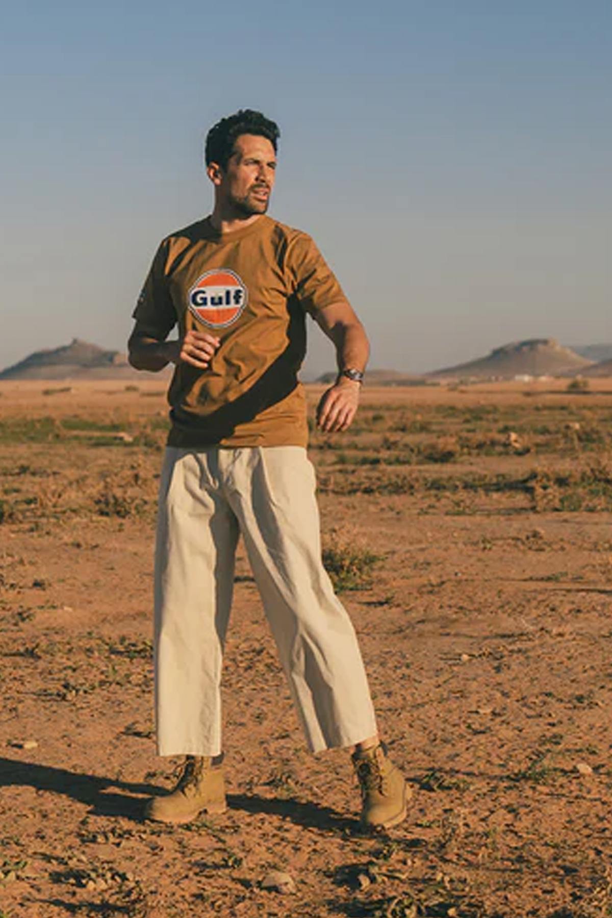 Caramel-colored cotton t-shirt with Gulf logo - Image n°2