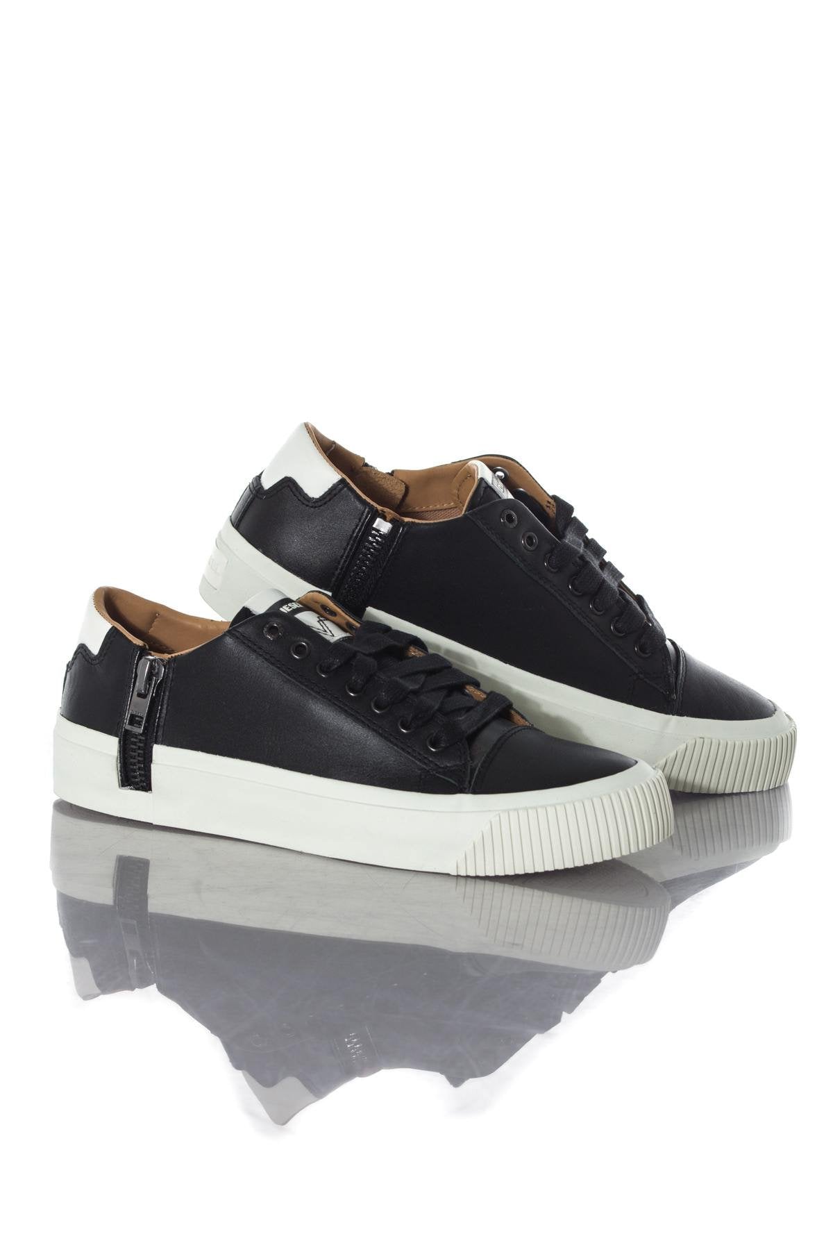 Low-top black leather sneakers with side zipper - Image n°1