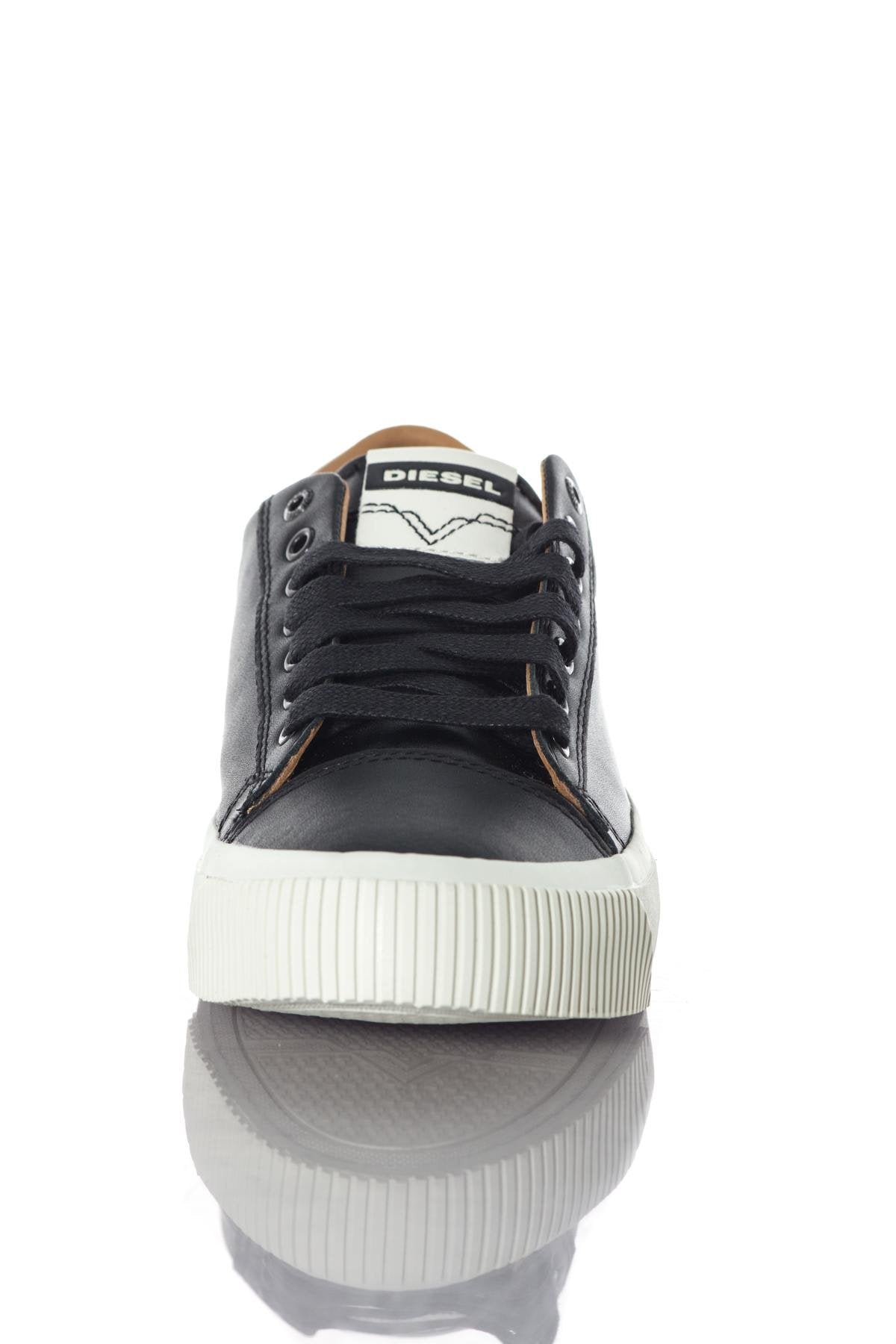 Low-top black leather sneakers with side zipper - Image n°5