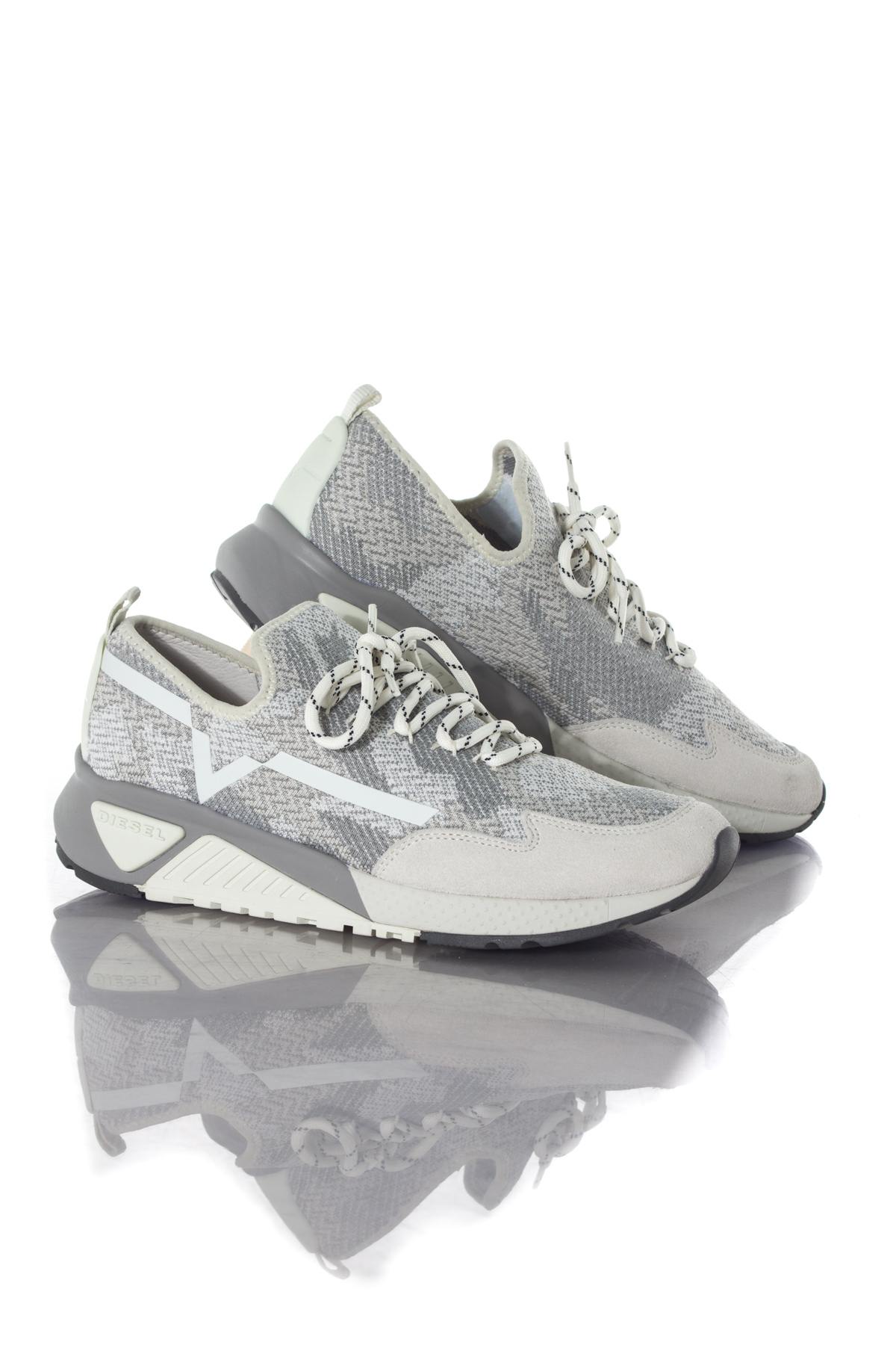 Gray canvas running shoes - Image n°1