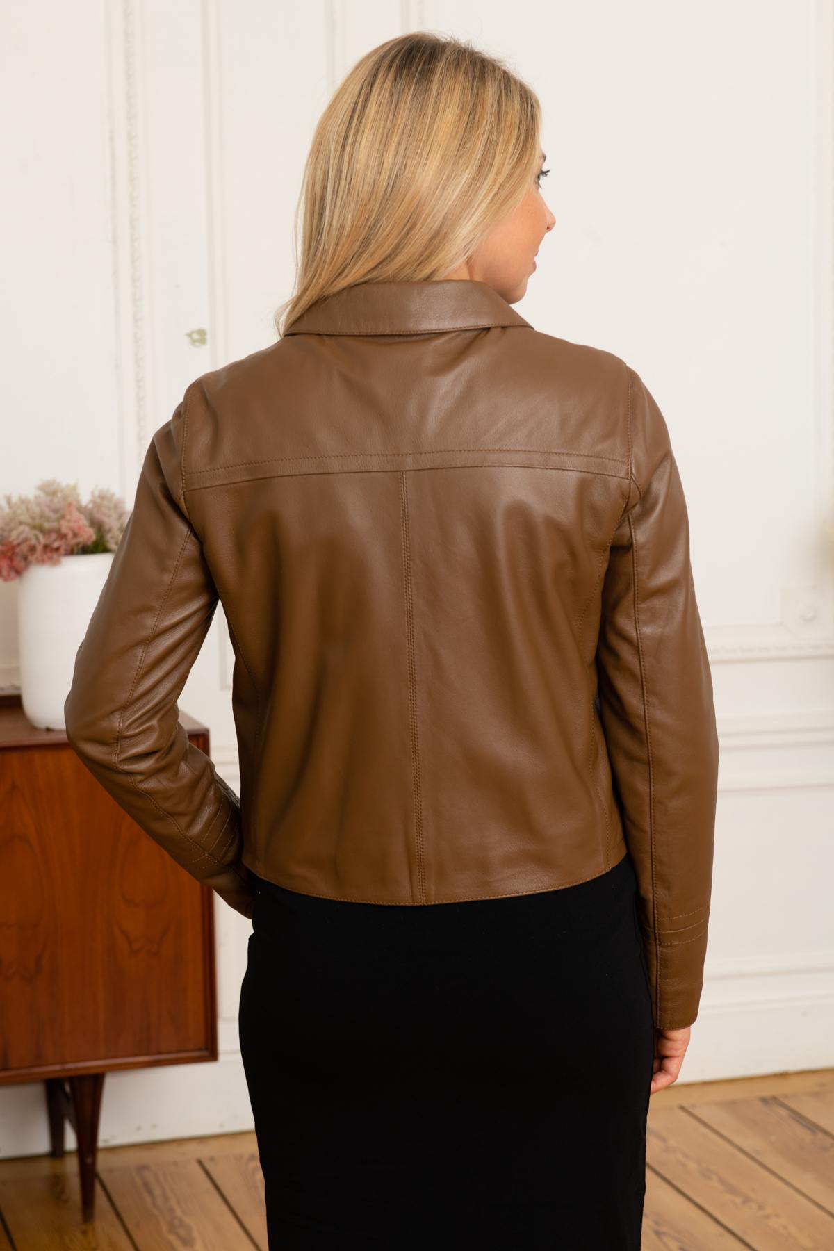 Short tan leather jacket - Image n°5