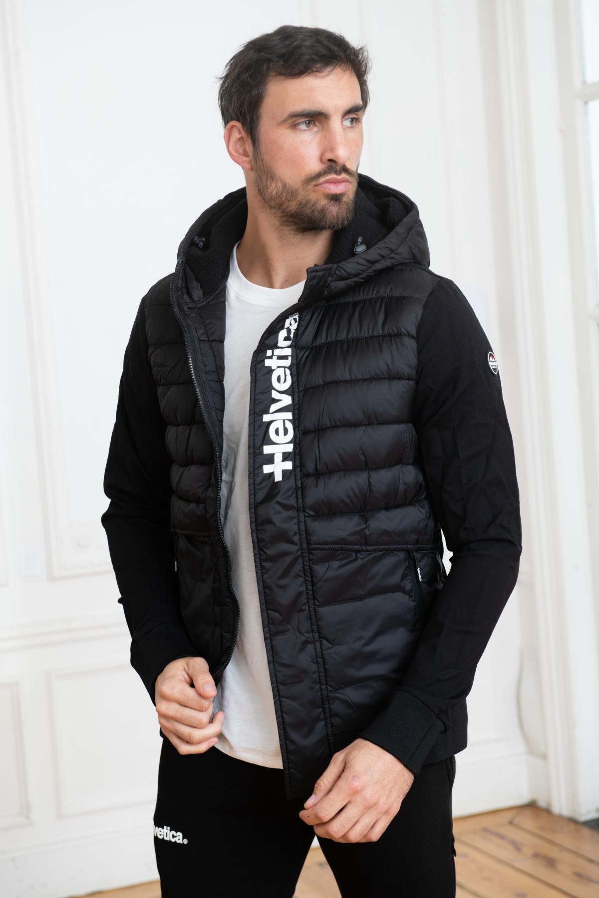 Black sportswear padded jacket - Image n°1